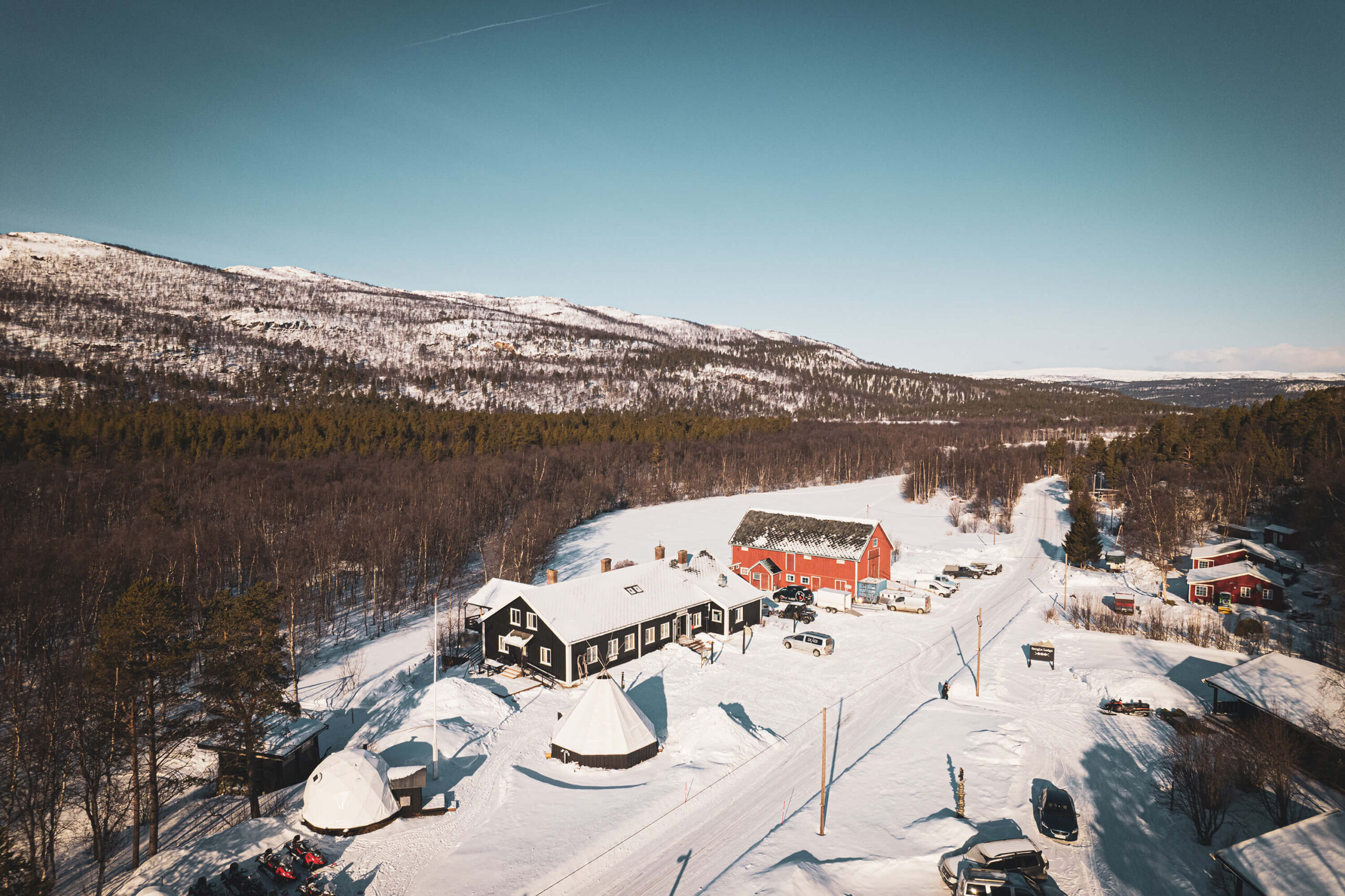 Gargia Lodge in the Arctic landscape